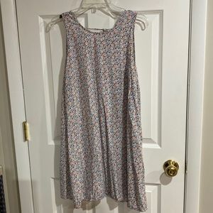 Adorable print! GAP swing dress with tie at neck in back. 2 side slip pockets. M